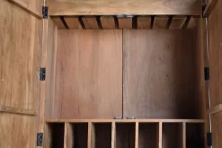 Armoire à bouteilles en bois d'acacia sculptée a main