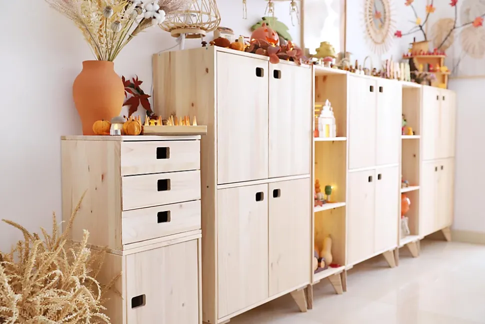Armoire Dinamic à 4 portes en pin avec 4 tablettes 105,4x70,8x33 cm