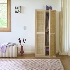 Armoire dressing cannage et effet bois. 2 portes avec penderie et rangements
