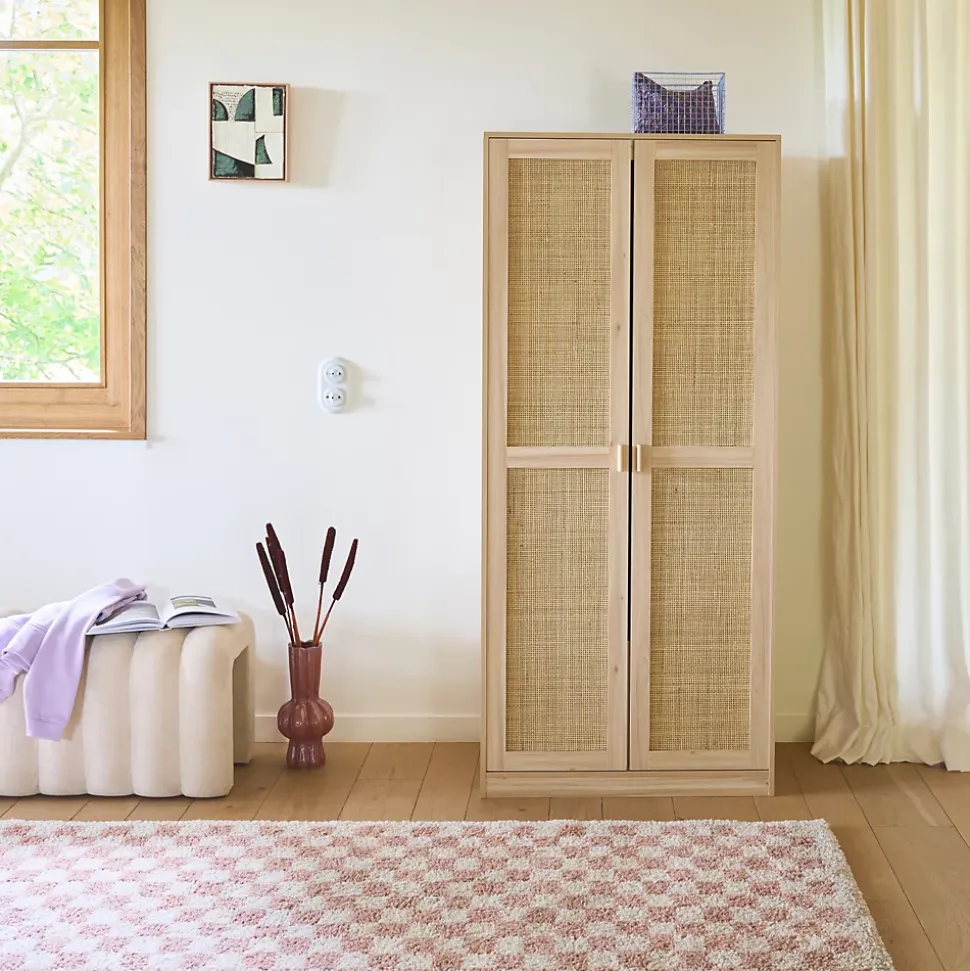Armoire dressing cannage et effet bois. 2 portes avec penderie et rangements