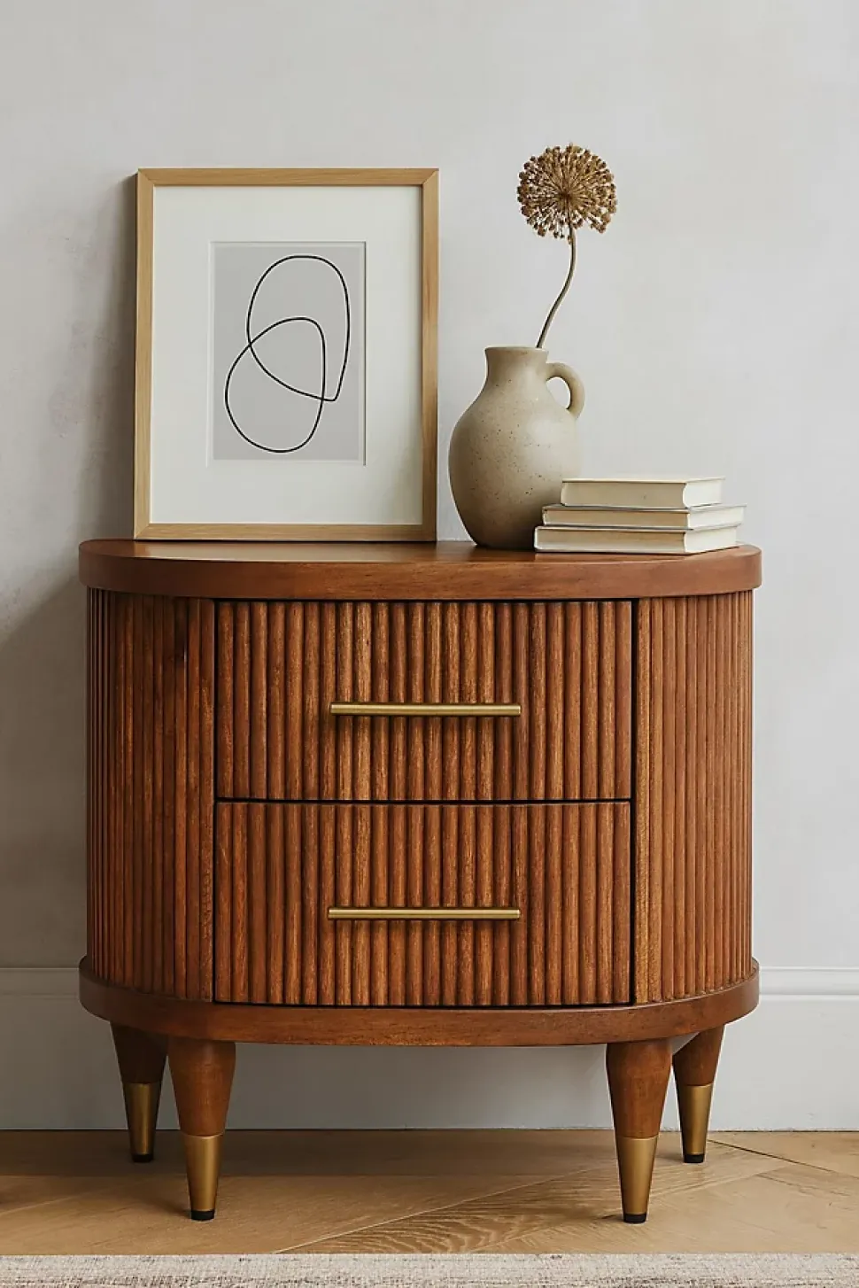 Artisan Furniture Bois massif rainuré table de chevet avec détails en laiton, 2 tiroirs, marron