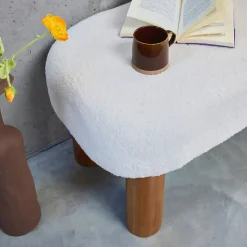 Banc / Bout de lit. pieds en bois d'hévéa et tissu bouclette