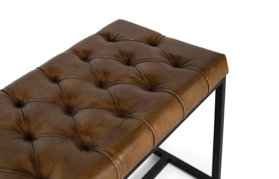 Banc avec assise rembourrée en cuir et pieds en fer