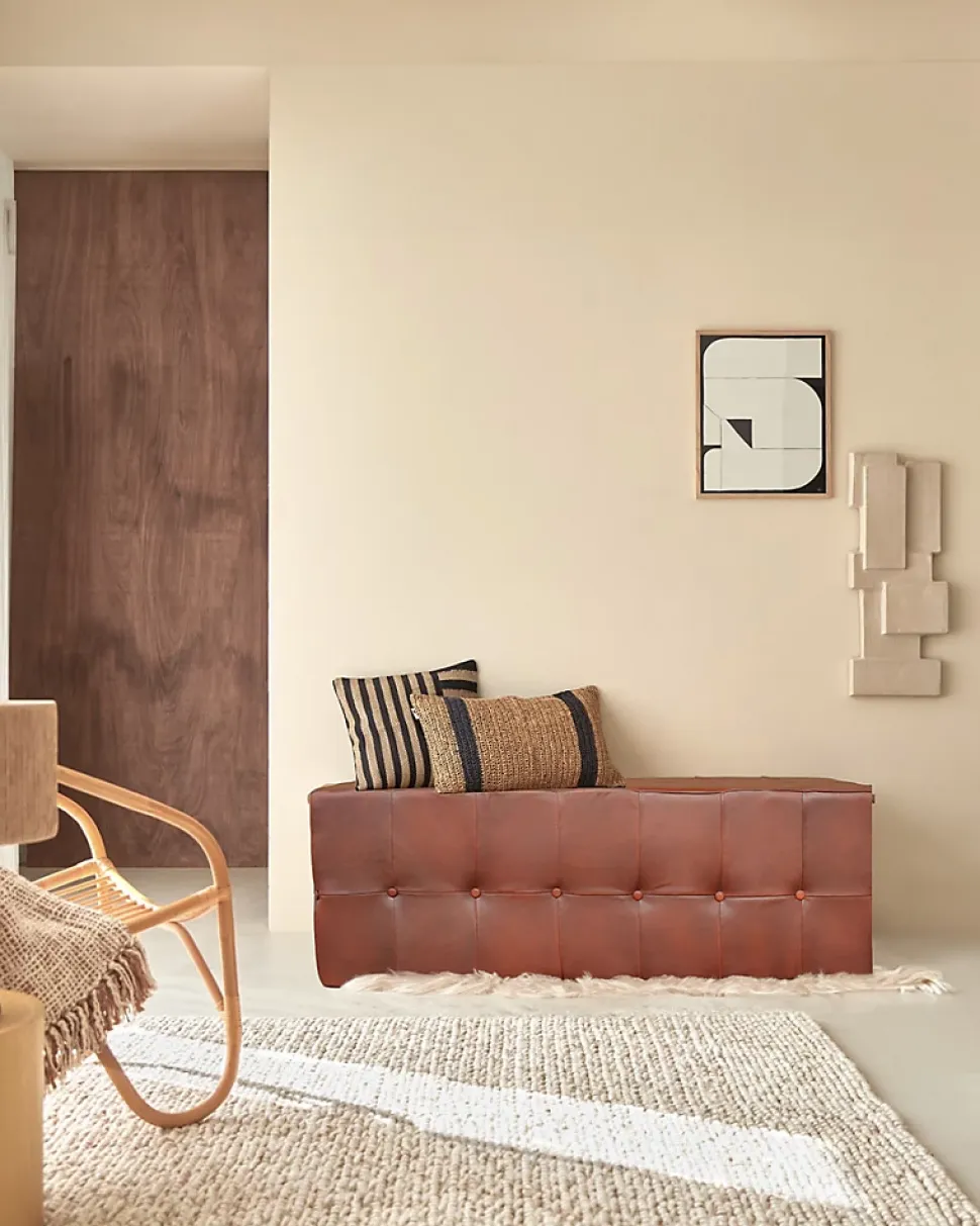 Banc rembourré en cuir marron capitonné - Uniqka