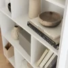 Bibliothèque scandinave blanche. étagère asymétrique - Floki - pieds en bois de sapin. 4 étagères. 8 compartiments. 80x30x138cm
