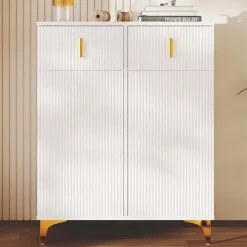 Buffet haut laqué blanc et bois, design sans poignées, portes inclinées, charnières amorties