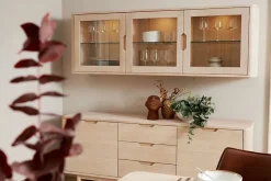 Buffet Nyborg avec 2 portes et 3 tiroirs - Chêne massif et MDF - Naturel