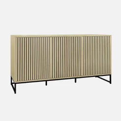 Buffet style contemporain avec 3 portes effet bois rainuré ouverture par pression. buffet bas. piètement en métal noir L160cm