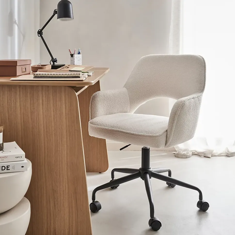 Chaise de bureau à roulettes bouclettes blanche. Jim. L 60 x P 62 x H 89 / 99cm.