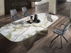 Chaise pivotante moderne en tissu gris foncé avec accoudoirs