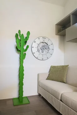 Cintre de sol Cactus 170 cm, structure autoportante en fer, design moderne pour entrée ou chambre, Made in Italy Vert Sauge