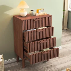 Commode 4 tiroirs couleur noyer, meuble de rangement design à rainures verticales, style moderne pour chambre ou salon