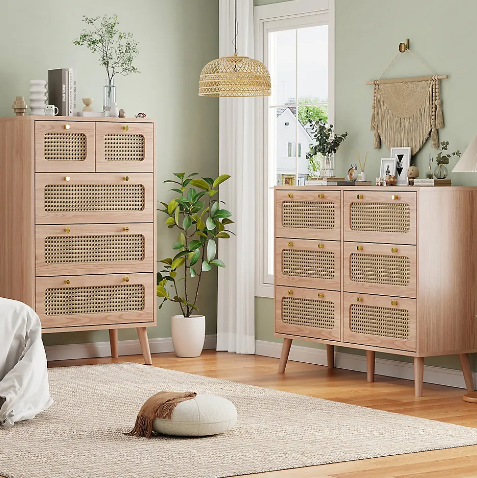 Commode 5 tiroirs en bois naturel avec façades en rotin tressé, cadre en bois massif