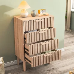 Commode en bois naturel avec 4 tiroirs, design à rainures verticales, grande capacité de rangement, robuste et stable