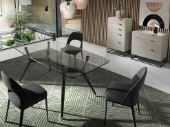 Commode moderne en bois gris et acier noir pour un rangement élégant