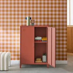Commode/armoire en métal terracotta. 2 espaces de rangement. casiers