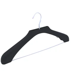 Coque pour cintres en plastique noir