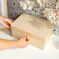 Creative Deco Boîte en Bois avec Clé - 30 x 20 x 14 cm - Boîte de Rangement Non Peinte et Brut - Coffre à Souvenirs avec Couvercle