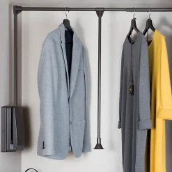 Emuca Penderie rabattable pour armoire Hang, 600 - 830, Peint en moka, Acier et Plastique.