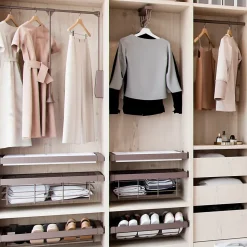 Emuca Penderie rabattable pour armoire Hang, 450 - 600, Peint en moka, Acier et Plastique.