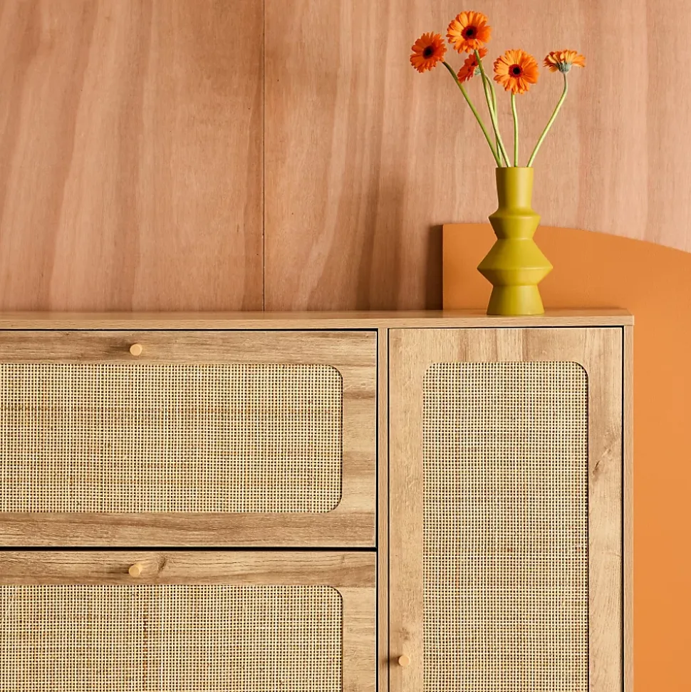 Meuble à chaussure cannage Bohème naturel. 3 abattants. 1 porte. 21 paires. 120 x 24 x 125 cm