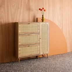 Meuble à chaussure cannage Bohème naturel. 3 abattants. 1 porte. 21 paires. 120 x 24 x 125 cm