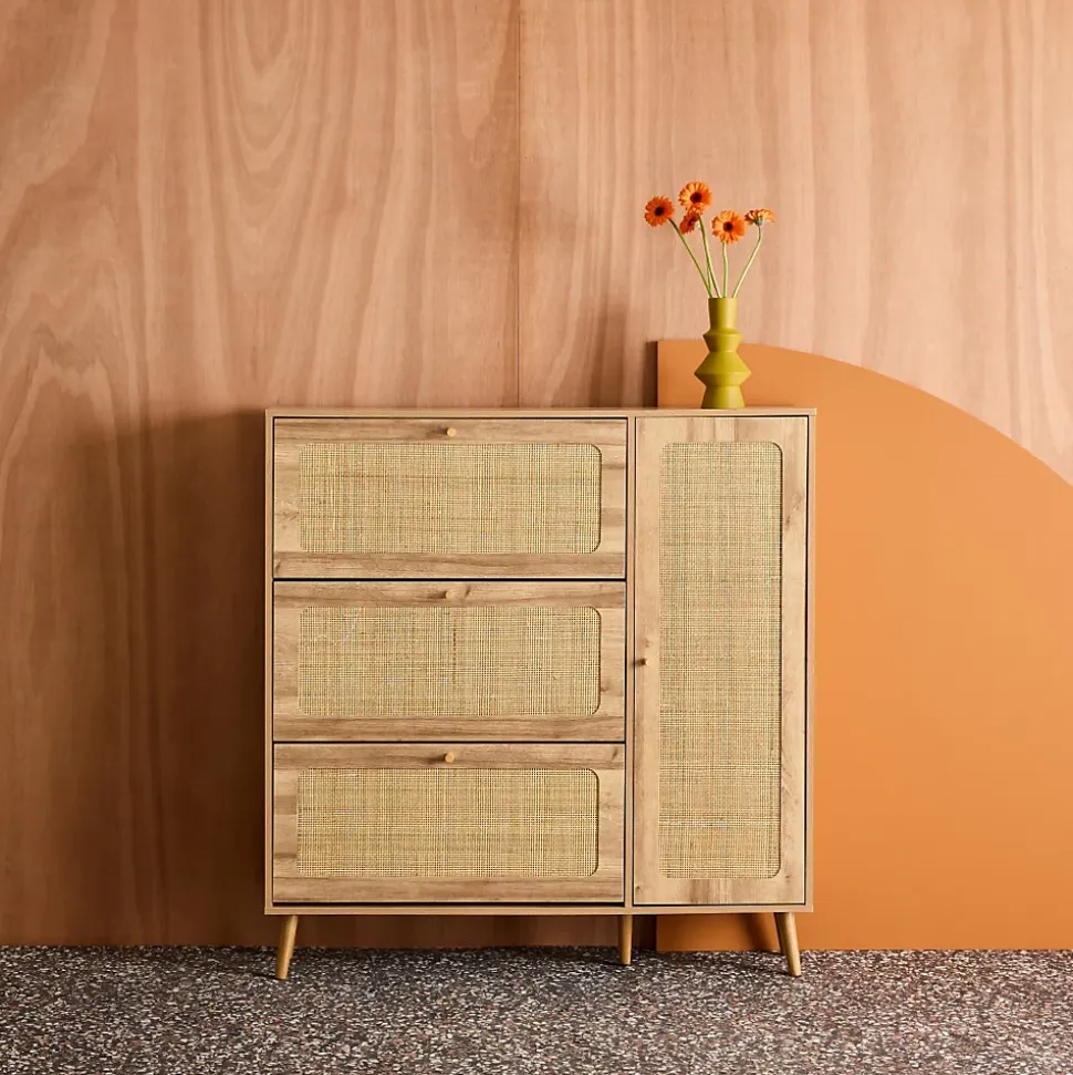 Meuble à chaussure cannage Bohème naturel. 3 abattants. 1 porte. 21 paires. 120 x 24 x 125 cm
