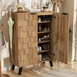 Meuble à chaussures 80,5 cm aspect bois avec portes à relief géométrique, 4 étagères réglables, pieds noirs