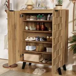 Meuble à chaussures 80,5 cm aspect bois avec portes à relief géométrique, 4 étagères réglables, pieds noirs
