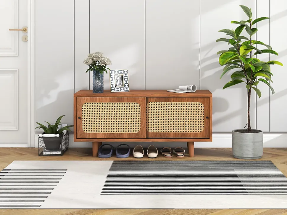 Meuble à chaussures 104 cm avec 2 portes en rotin synthétique, étagères réglables, finition noyer