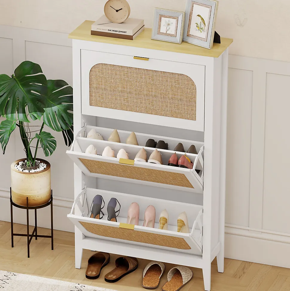 Meuble à chaussures style bohème chic 3 portes façades rotin poignées dorées effet bois clair blanc
