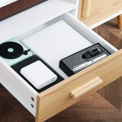 Meuble TV bas sur pied style scandinave 2 portes niche tiroir piètement effilé incliné bois panneaux blanc aspect bois clair