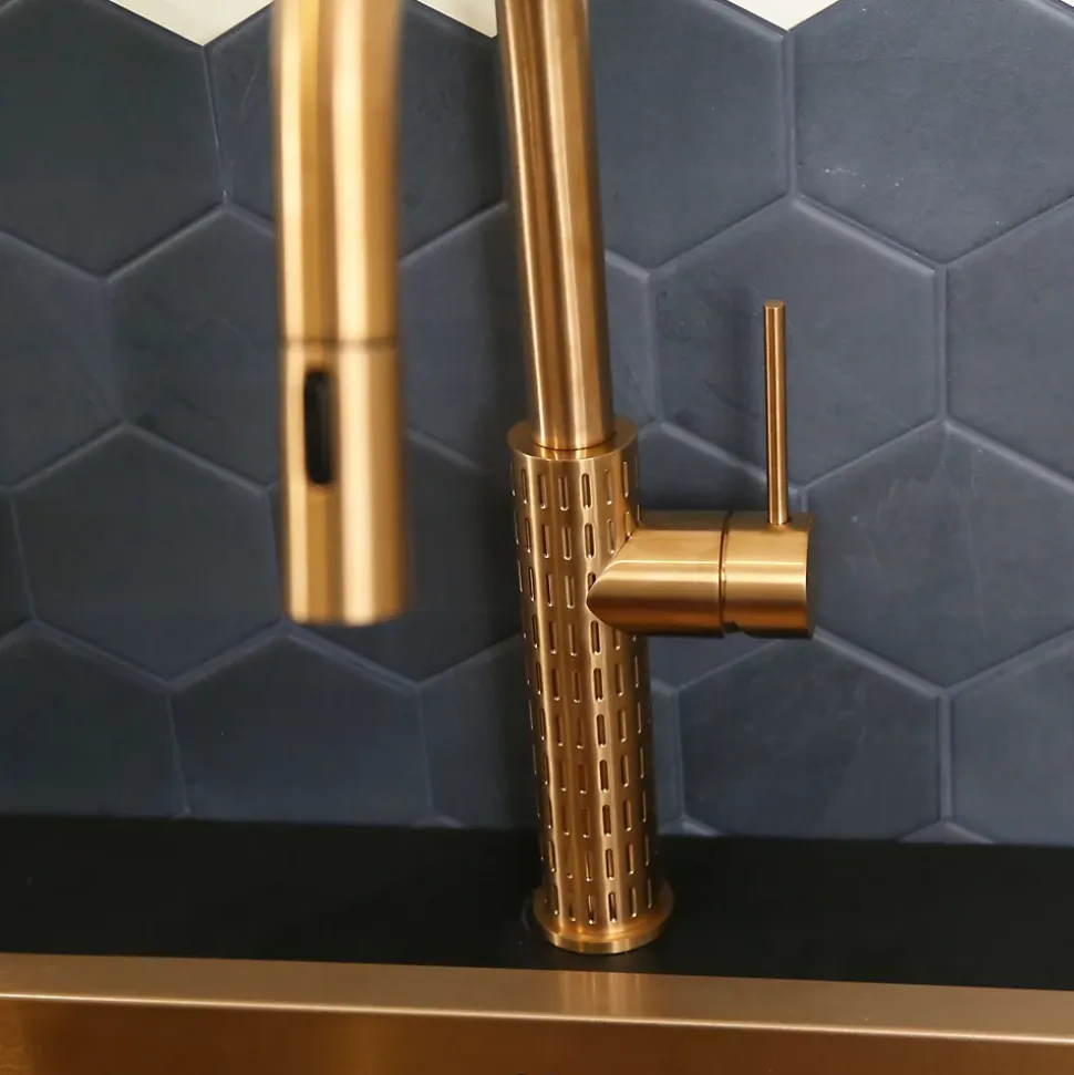 Mitigeur de cuisine cuivré avec douchette Essebagno Architek