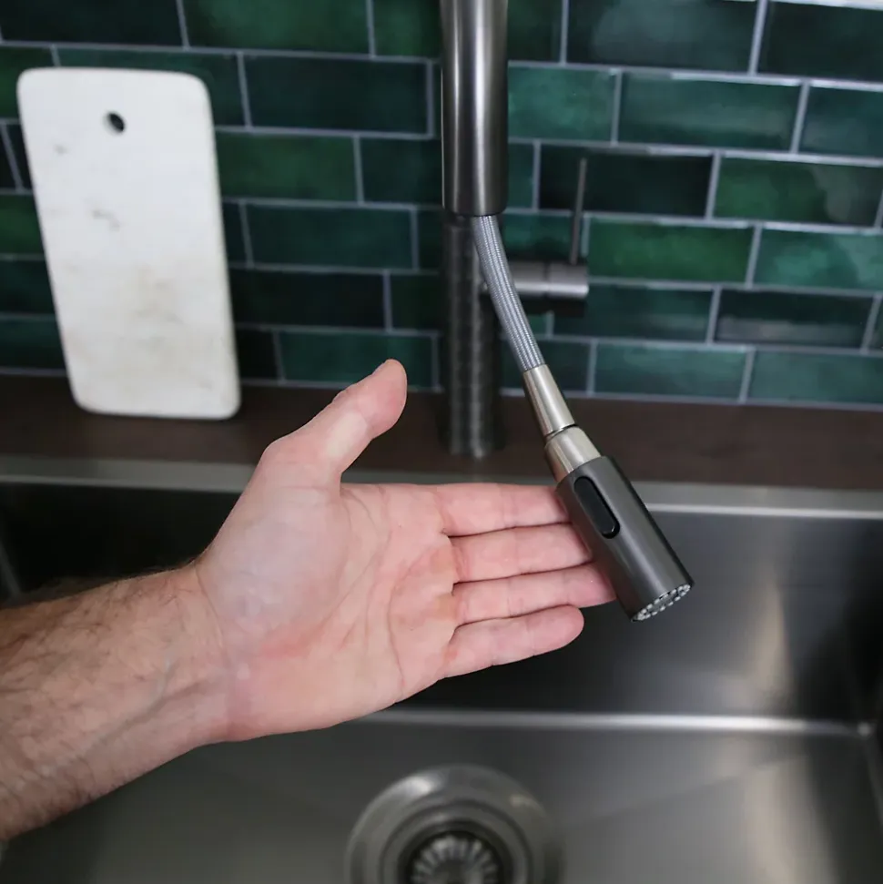 Mitigeur de cuisine gun métal avec douchette Essebagno Architek