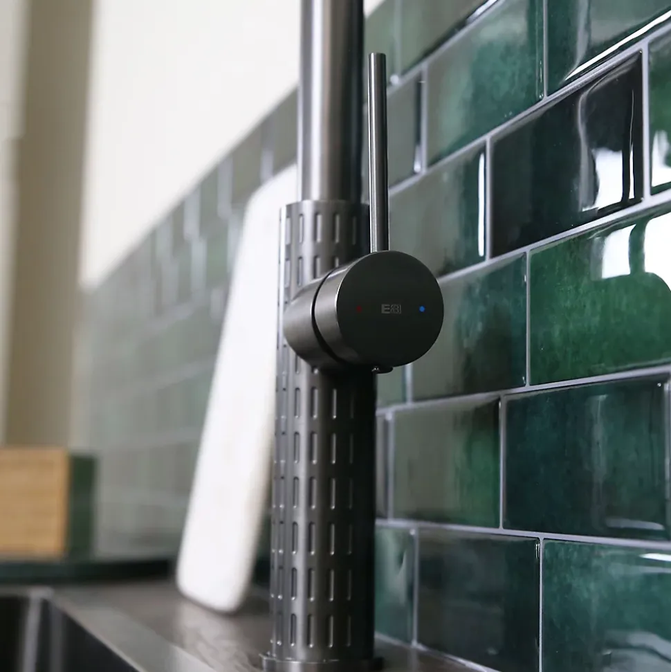 Mitigeur de cuisine gun métal avec douchette Essebagno Architek