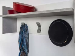 Mobilier d'entrée Angry, Cintre avec 3 crochets, Etagère de rangement d'entrée, 100% Made in Italy, 90x29h34 cm, Blanc et Ciment