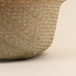 Panier en fibres naturelles avec pompons 38x33cm