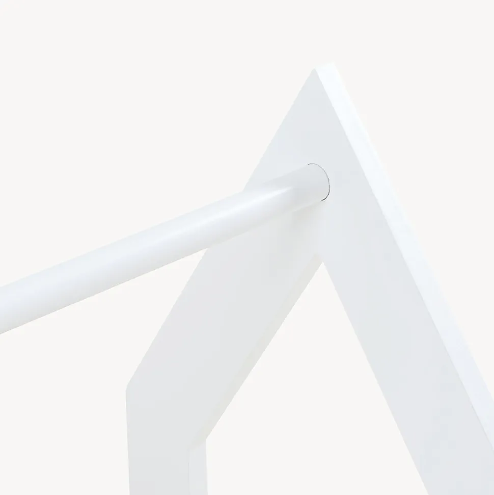 Portant à vêtements Værloese de forme cabane pour enfant 78 x 75 x 35 cm blanc en.casa
