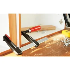 Presse à vis en fonte avec poignée bois 300mm - BESSEY SER - TGRC30S10