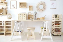 Resserre de trois caisses en pin empilables (90x38x30cm) avec 4 roulettes