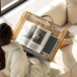 Support ordinateur laptop - plateau lit - table de lit avec coussinets et rangements - aspect chêne clair