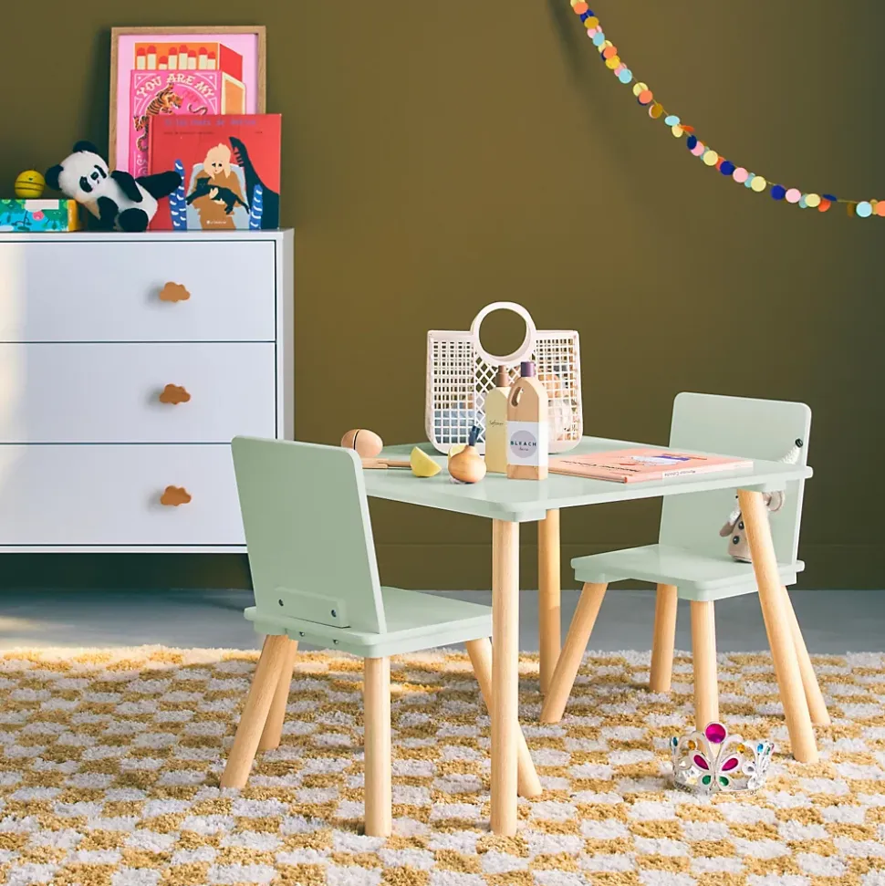 Table carrée enfant avec 2 chaises. pieds en pin. vert