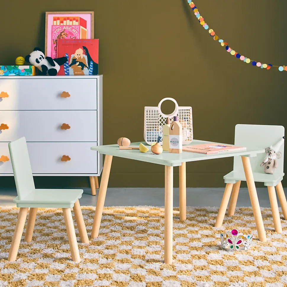 Table carrée enfant avec 2 chaises. pieds en pin. vert