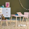 Table carrée enfant avec 2 chaises. pieds en pin. rose