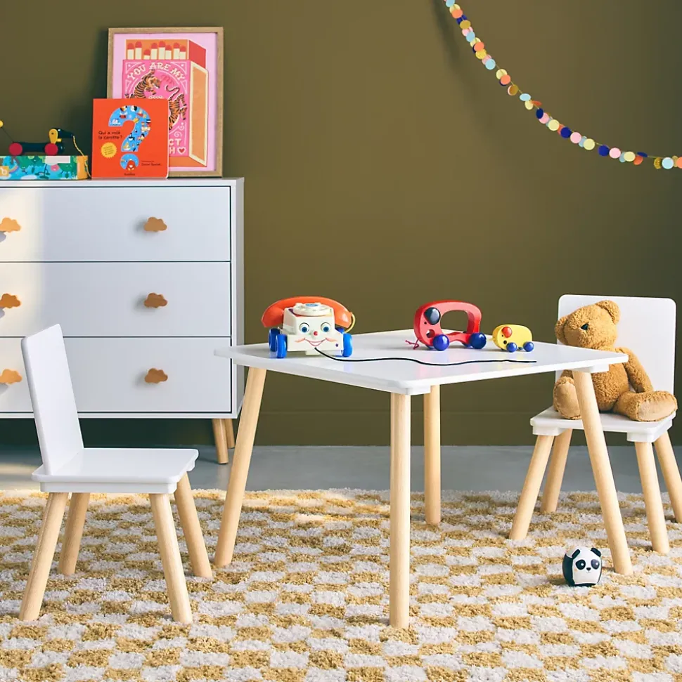 Table carrée enfant avec 2 chaises. pieds en pin. blanc