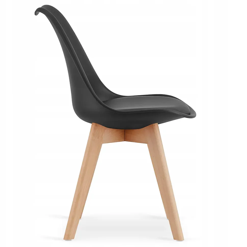 Table rectangulaire VALORA avec 4 chaises noires RIXK, dimensions 120 x 80 cm.