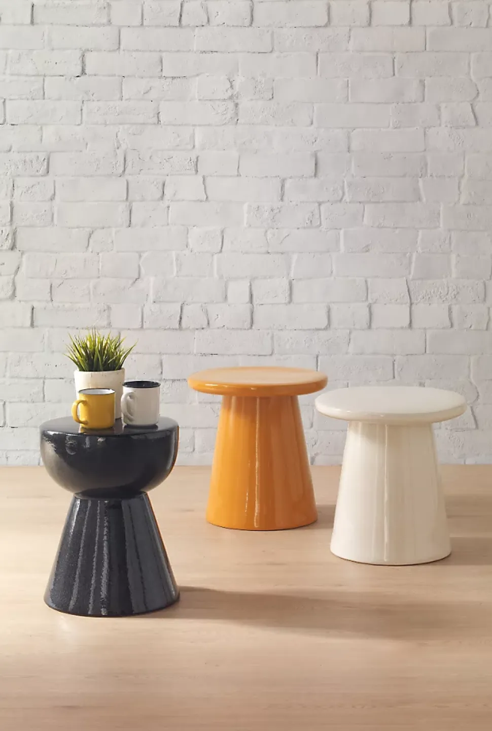 Tabouret / table d'appoint en céramique blanche