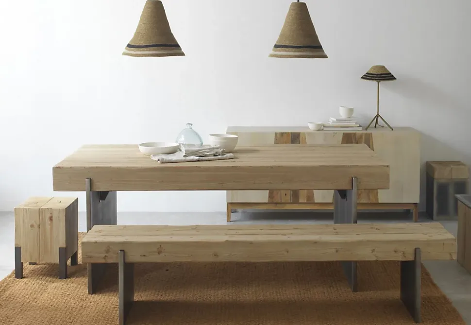 Tabouret avec assise laquée en couleur métallique et base en épicéa