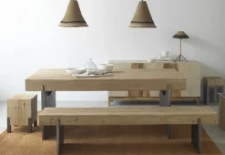 Tabouret en épicéa avec base laquée en couleur métallique