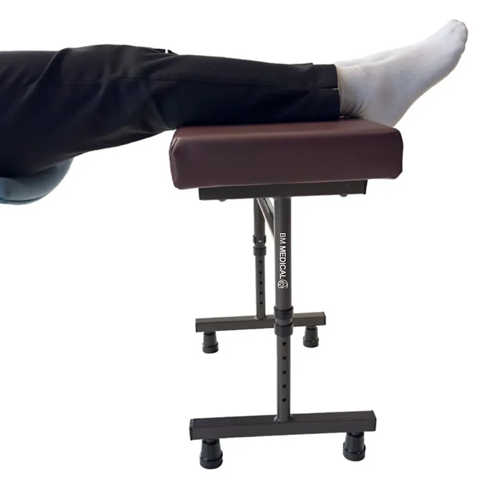 Tabouret repose jambes Bm Médical RP-10-M - rembourrage du repose-jambes réalisé dans un matériel ignifuge - facile à nettoyer